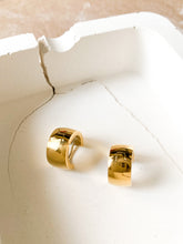 Load image into Gallery viewer, Chunky Gold Huggie